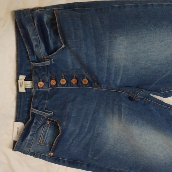 NWT FOREVER 21 BUTTON FLY ANKLE JEANS - Picture 4 of 7
